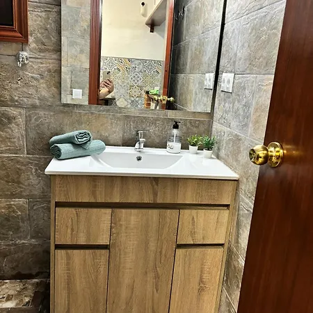 Mi Nina Lola Фуэнхирола